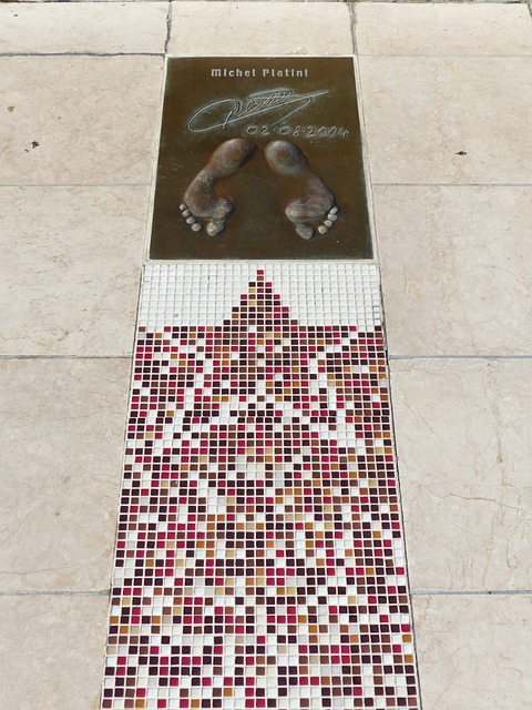 恰恰展现了 恰恰展现了